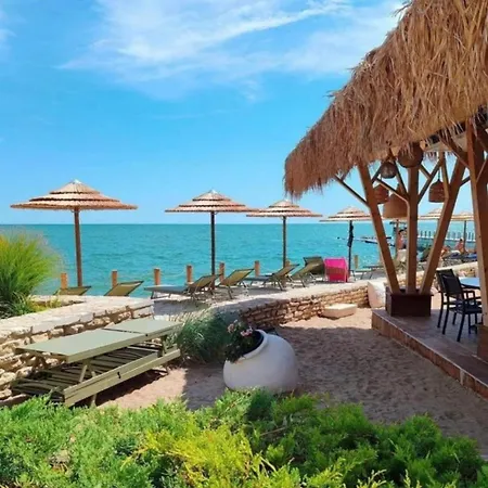 Апартаменты Deep Blue Horizon By The Sea